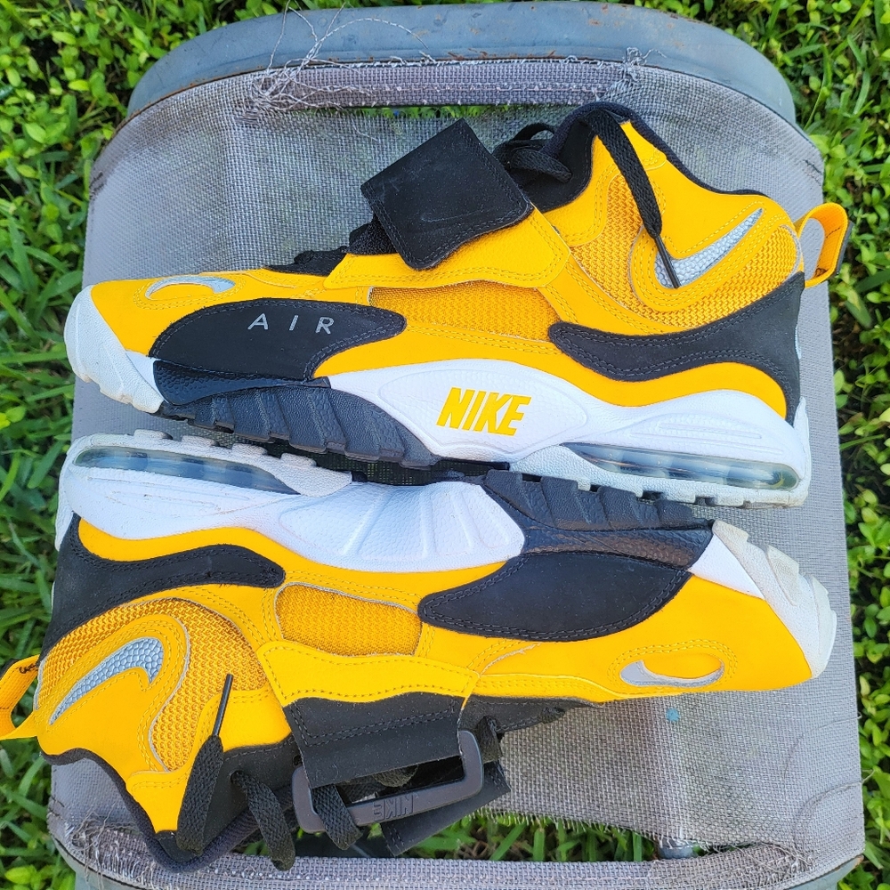 Nike Men's Yellow and Black Air Sneakers - Picture 9 of 10